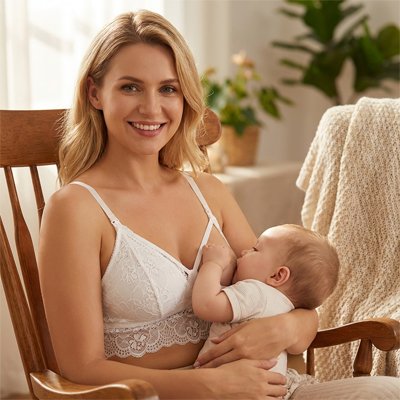 Soutien gorge allaitement blanc dentelle rocking chair allaitement souriant